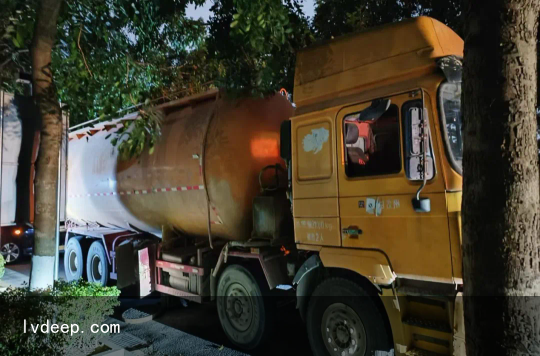 向排水管網(wǎng)傾倒泥漿被抓現(xiàn)行（居然可以這樣）